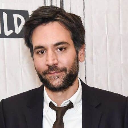 Josh Radnor played Ted Mosby for nine seasons on How I Met Your Mother.