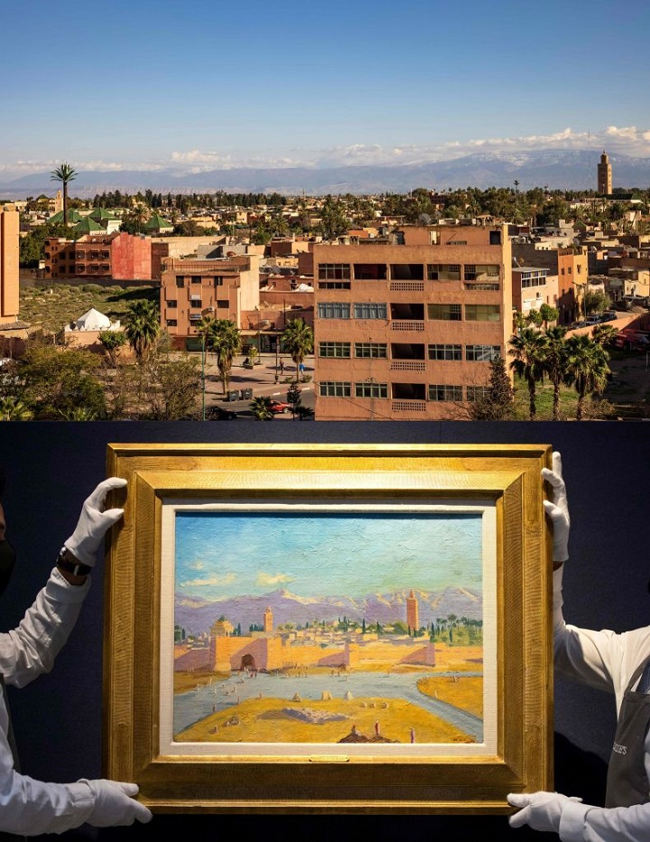 This combination of pictures created on February 25, 2021 shows (top) a general view of the Moroccan city of Marrakesh on February 24 , 2021, and (bottom) gallery workers pose with an artwork titled Tower of Koutoubia Mosque by Winston Churchill during a photocall at Christies auction house in central London on February 17, 2021. - Hollywood's Angelina Jolie and Britain's iconic wartime prime minister Sir Winston Churchill, a keen artist who took inspiration from the Moroccan city of Marrakesh, are combining for a March 1 date at Christie's auction house in London.