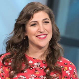 'The Big Bang Theory' Star Mayim Bialik Explains Why She Feels Like an 'Outsider'