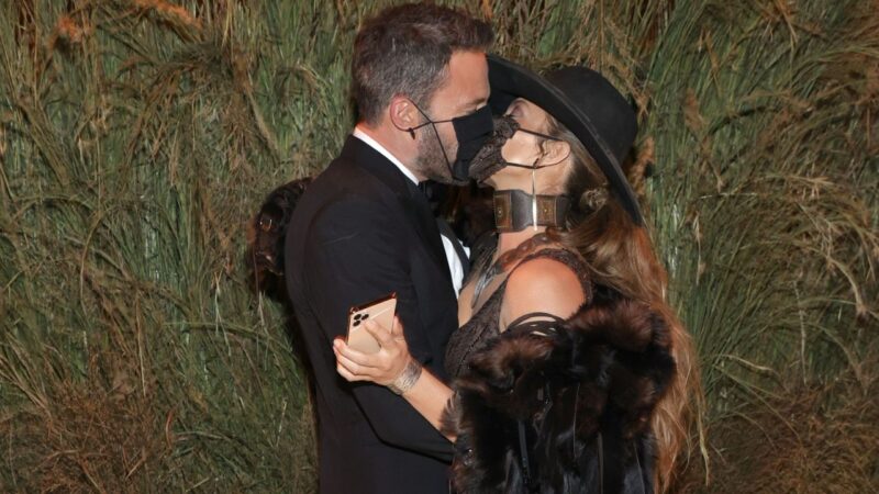 Jennifer Lopez and her boyfriend, Ben Affleck is on fire