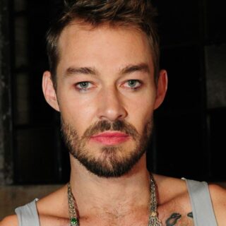 Is singer Daniel Johns gay