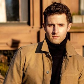 Know about Emily in Paris Roe Hartrampf Relationship Status!