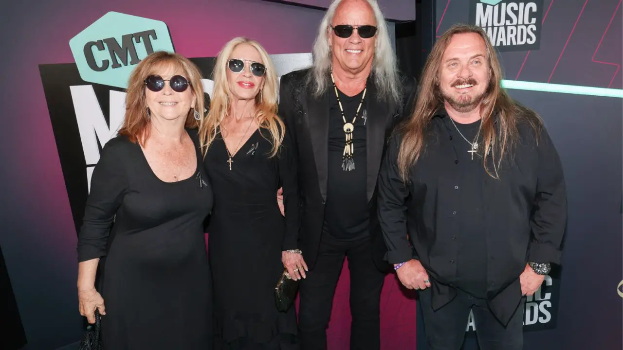 Lynyrd Skynyrd's Racist Riddles & Confederate Flag Dilemma