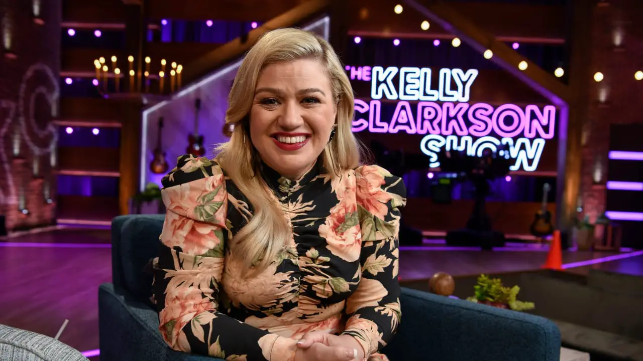 Kelly Clarkson Addresses Pandemic Divorce on Her Talk Show