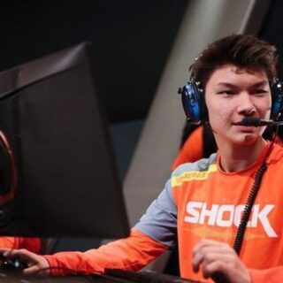 Sinatraa current girlfriend emmyuh in 2021.