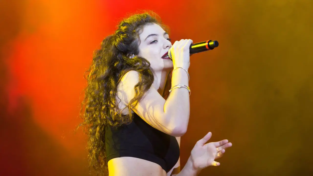 Lorde Sheds Light on the Reason She's Staying Off Social Media