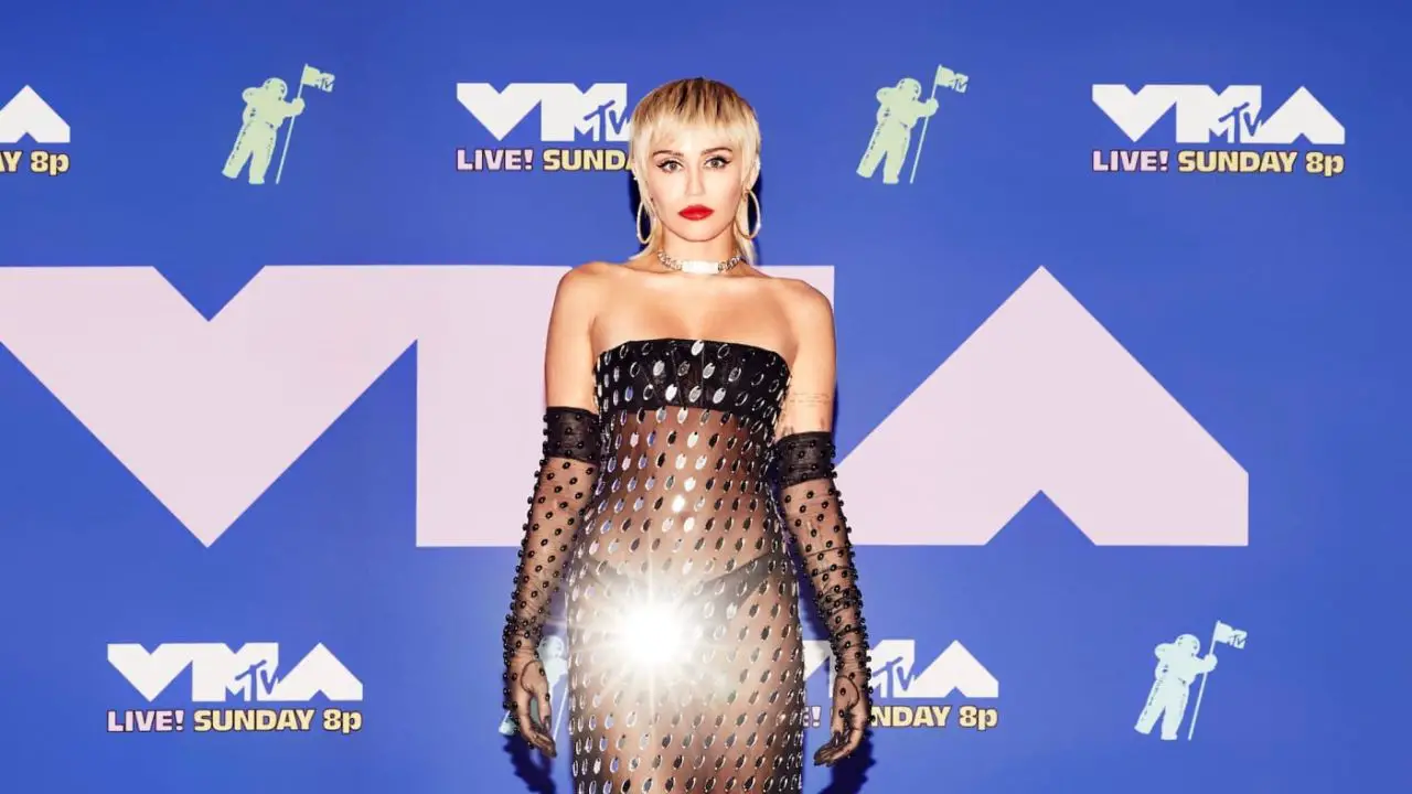 Miley Cyrus Generates $2 Million Profit By Selling New Home