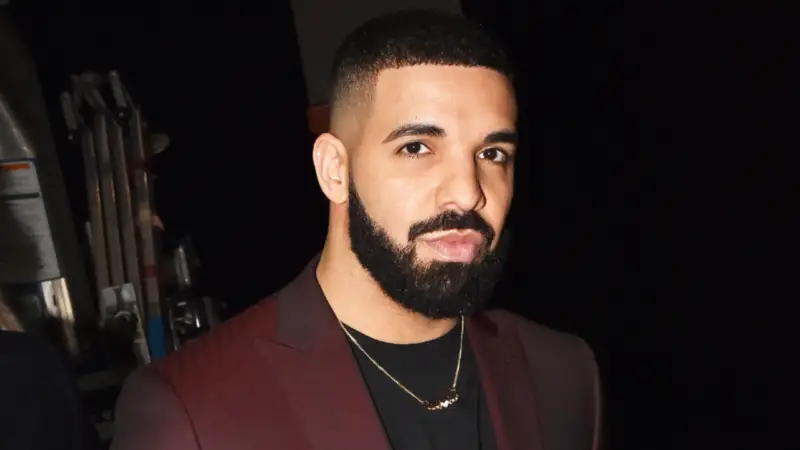 Canadian-American rapper, singer Drake wiki, dating, girlfriend